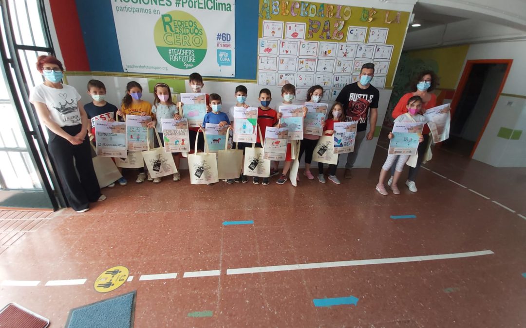 El Ayuntamiento de Palenciana y la clase de 3º de primaria del CEIP San José diseñan una campaña para mantener limpio el municipio y concienciar sobre la recogida de excrementos de mascotas.